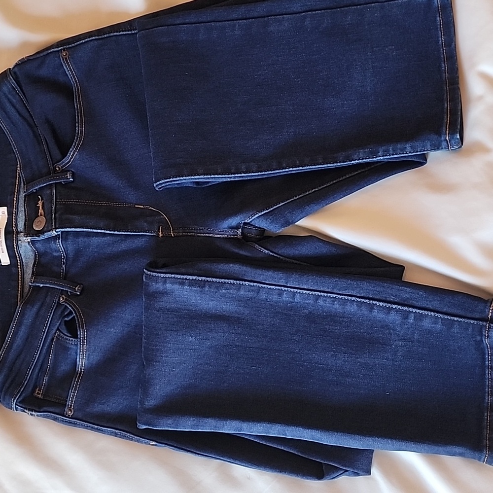 Levis Classic Dark Blue Women's Mid Rise Skinny Jean Sz 8